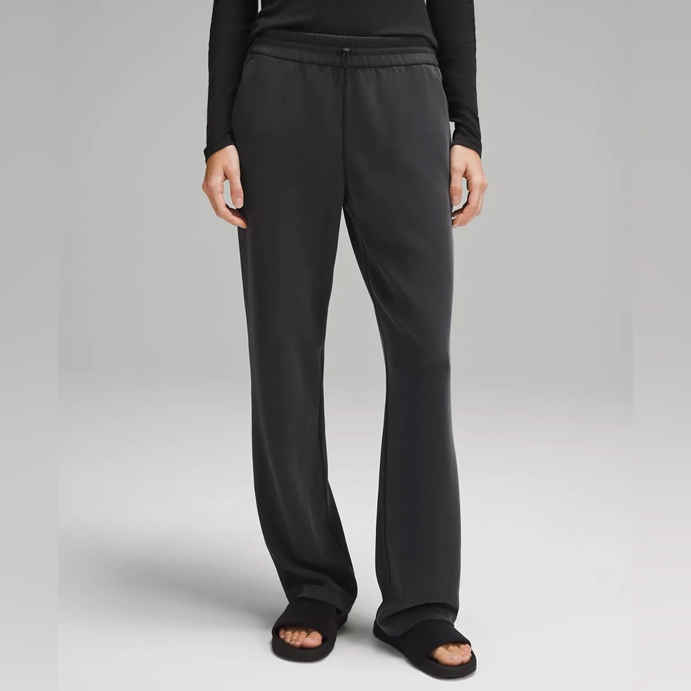 lululemon Softstreme High-Rise Pant
Regular